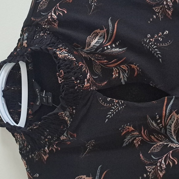 Sleeveless Mesh Top with Mock-Neck - Picture 2 of 4